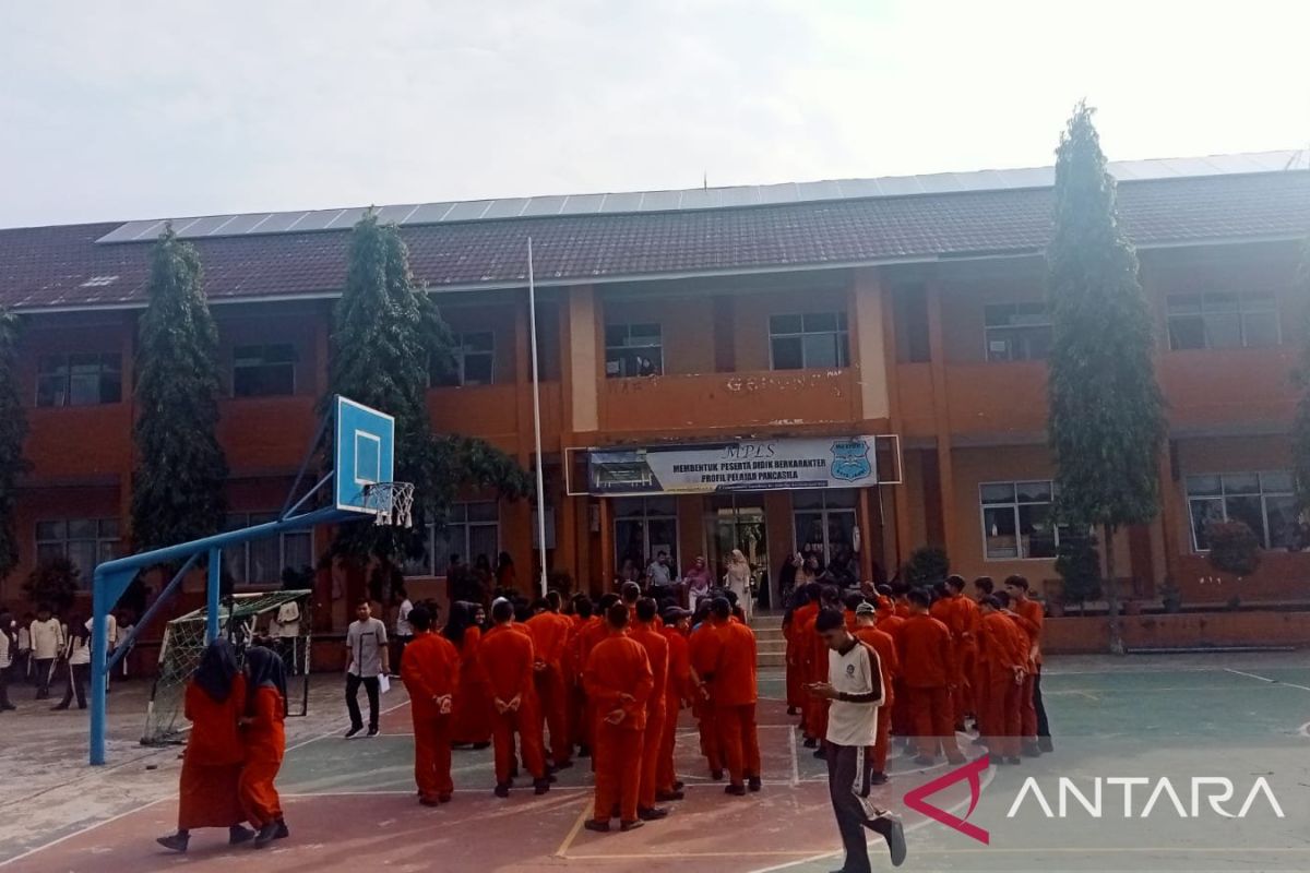 Dinas ESDM pasang panel surya di dua sekolah di Jambi