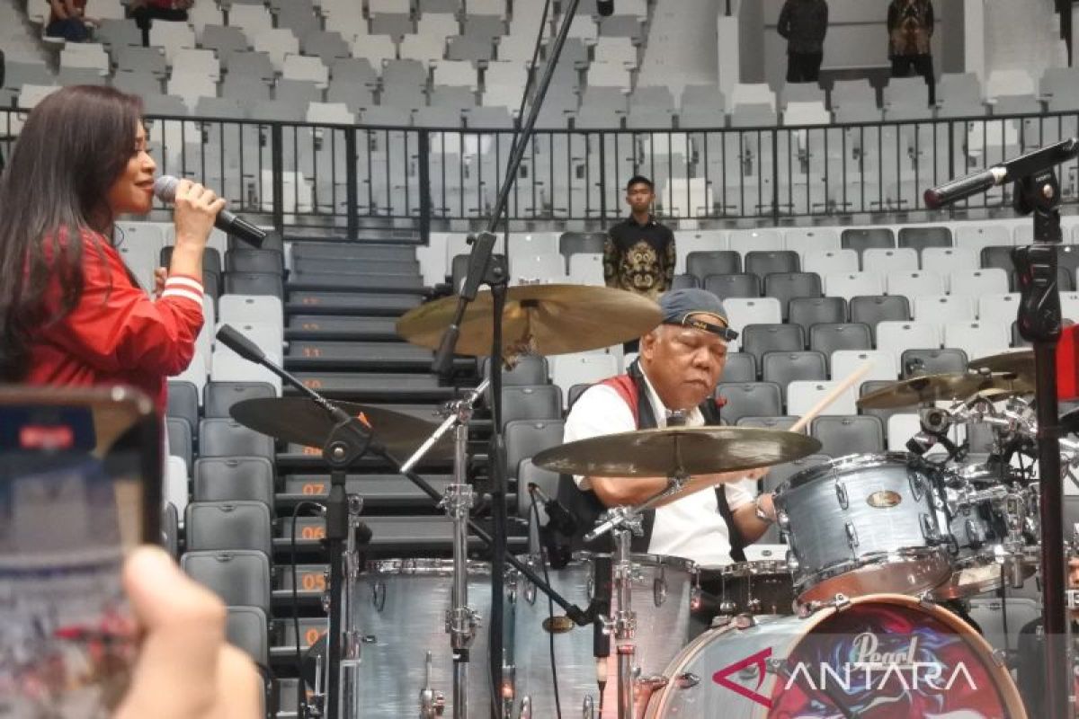 Menteri Basuki tiba-tiba diminta untuk bermain drum di hadapan Presiden Jokowi