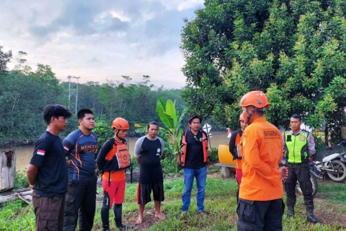 Hari ketujuh, tim SAR terus cari nelayan di hutan bakau