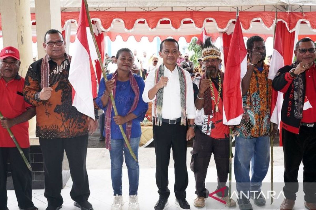 Menteri Investasi sebar 2 juta bendera merahputihkan Papua Barat Daya