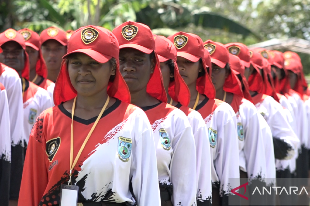 Kesbangpol Papua Barat mantapkan latihan teknis 36 anggota paskibra