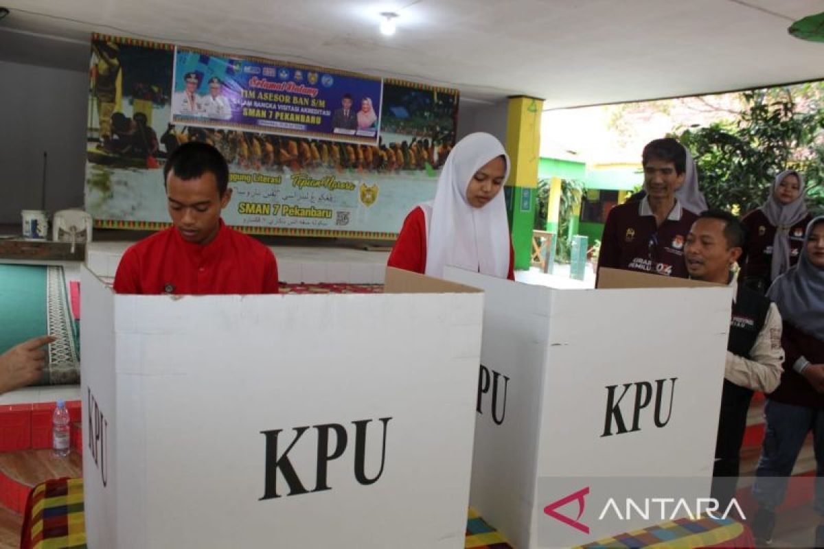 KPU Riau kenalkan surat suara dan cara nyoblos bagi anak SMA