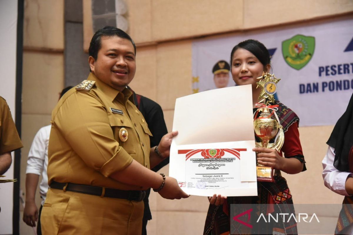 Selain lagu perjuangan, Bupati Tapsel berharap lagu daerah juga dibangkitkan