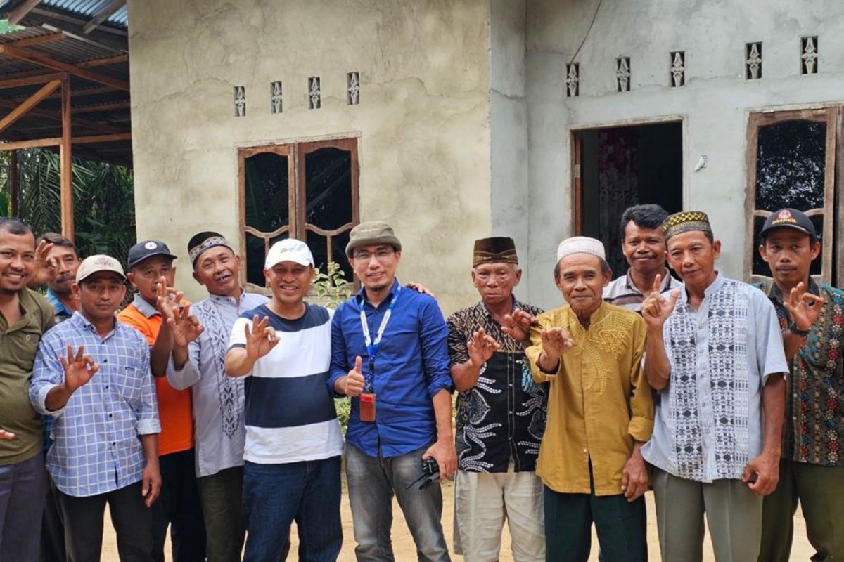 Terkait aspirasi warga, Wabup Bengkalis bersama manager PLN kunjungi Dusun Bukit Lengkung