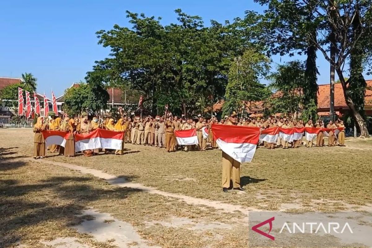 Pemkab Pamekasan sebar merah putih ke pelosok desa