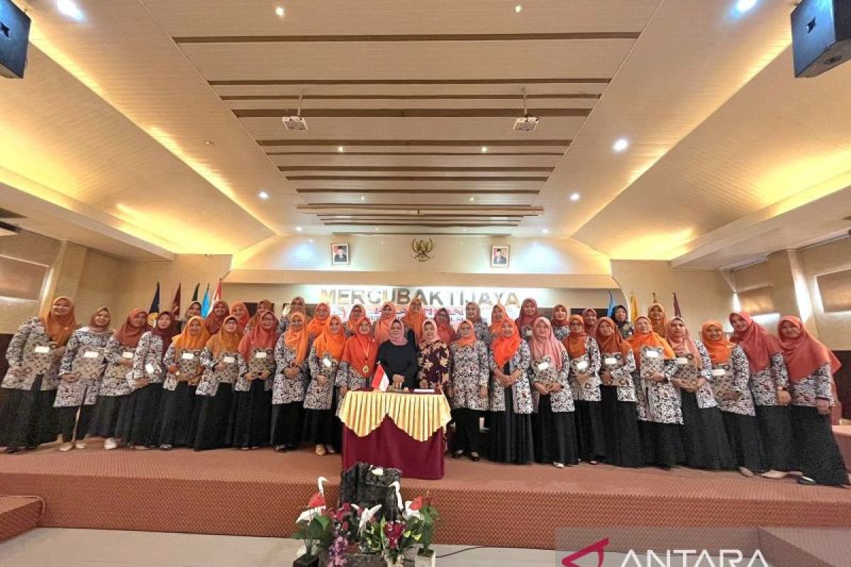 Ketua AIPKIND Pusat Lantik Pengurus AIPKIND Sumbar Masa Bakti 2022-2026