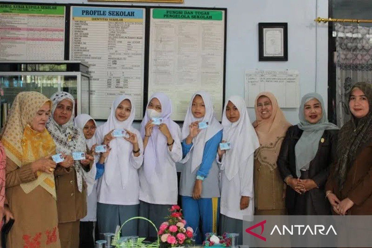 Disdukcapil Kota Solok lakukan perekaman KTP elektronik di delapan SMA