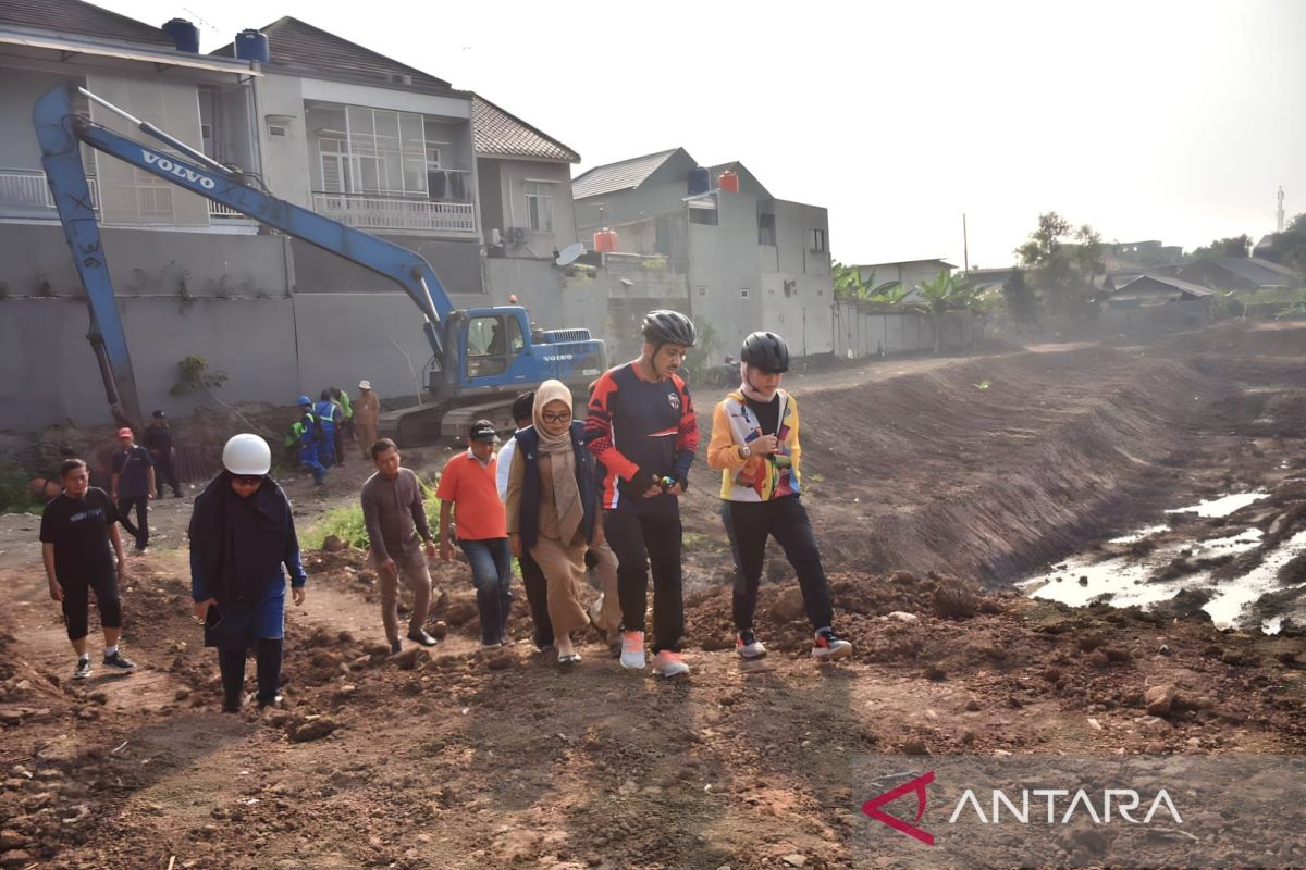 Wali Kota Jaktim tinjau progres pembangunan Waduk Cipayung