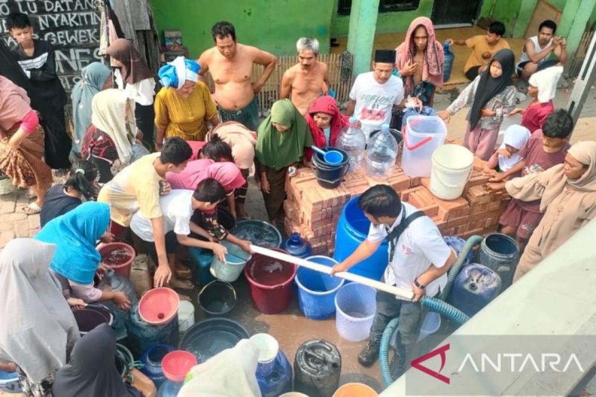 PMI Banten distribusikan air bersih bantu warga kekeringan