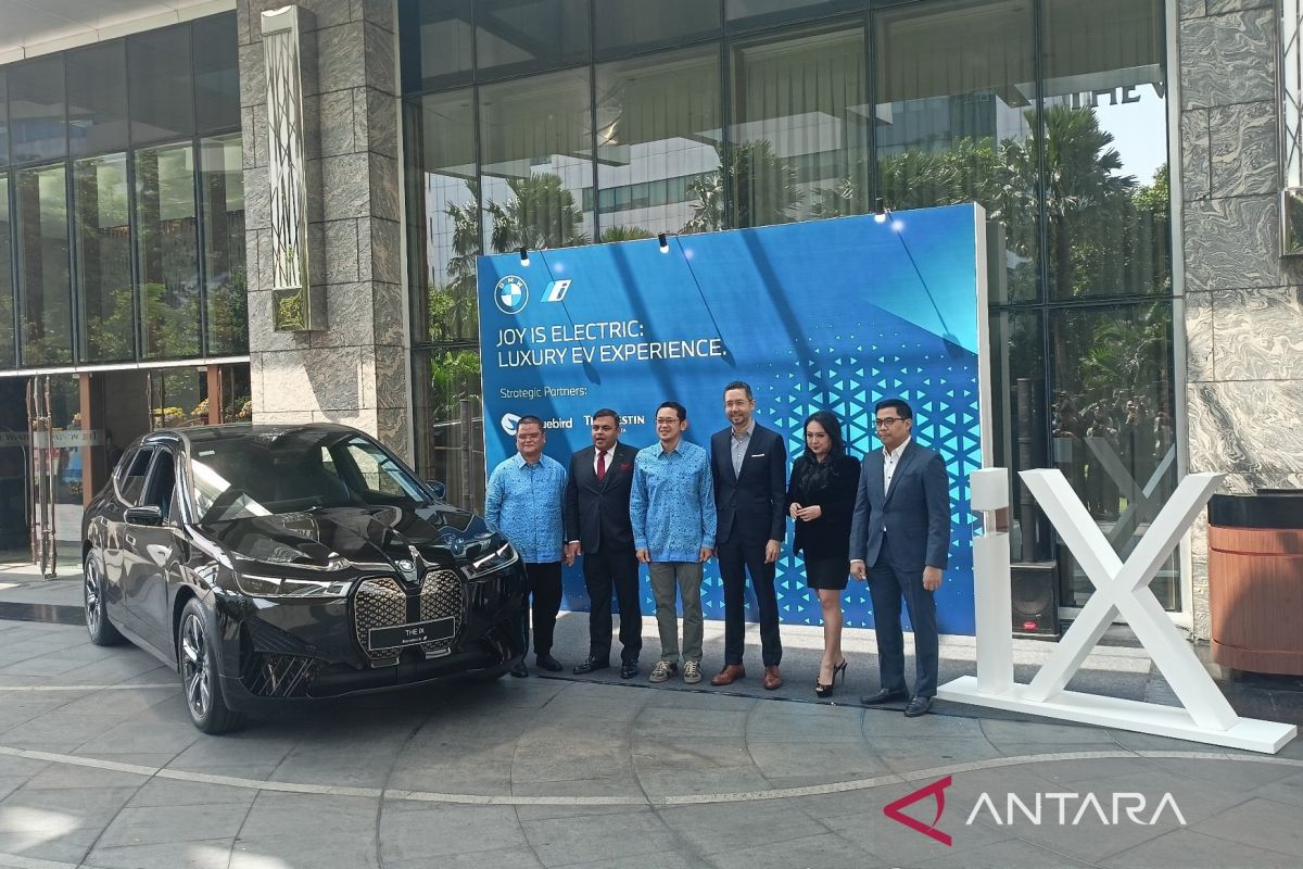 Kemarin, layanan mobilitas BMW & Bluebird lalu konser Crush di Jakarta