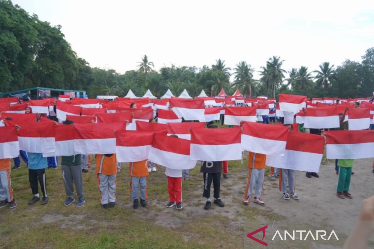 Pemprov Babel kibarkan bendera merah putih bersama warga Bintet