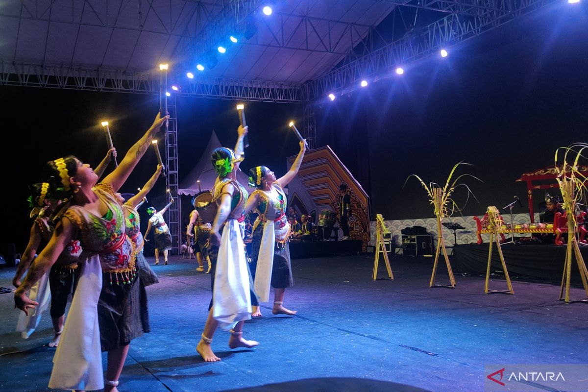 Ratusan penari tampil di Tapin Art Festival 2023