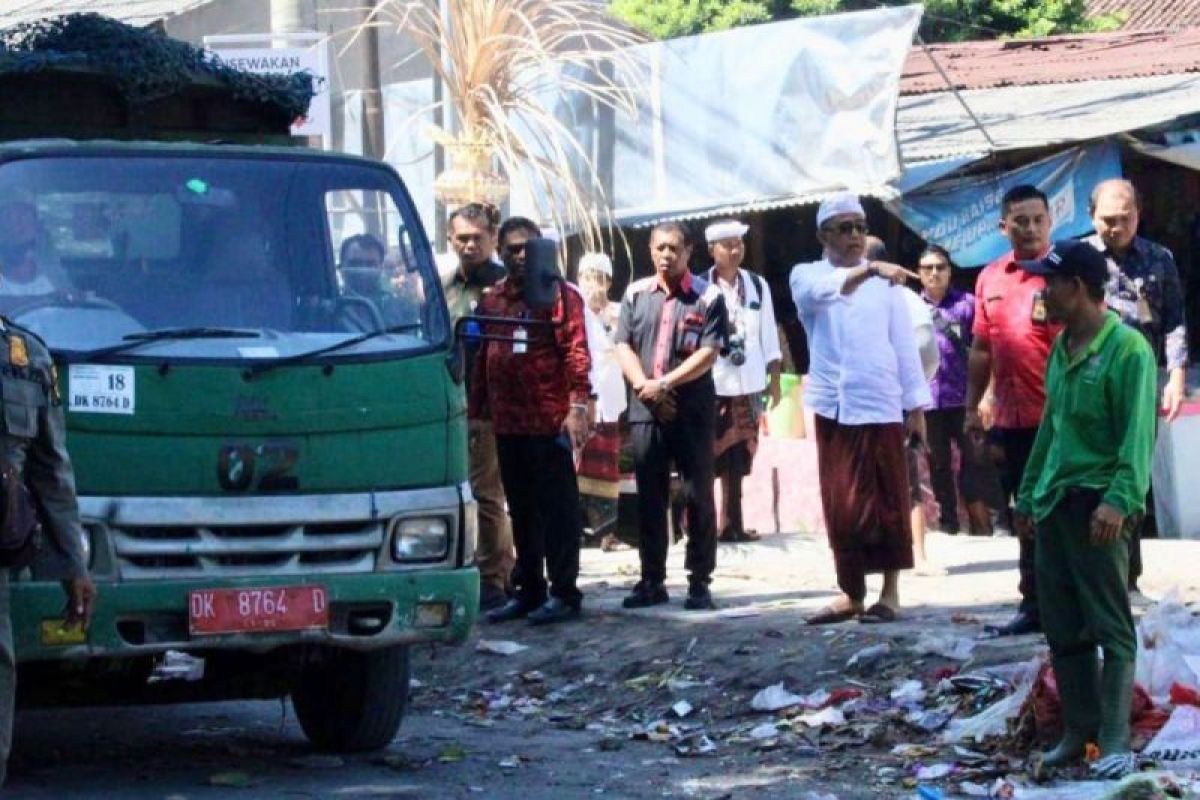 Wali Kota Denpasar minta masyarakat patuhi jadwal pembuangan sampah