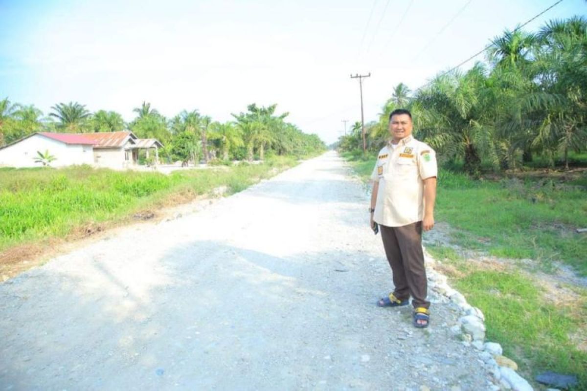 Jalan Seisentang-Sijawijawi diperbaiki, Bupati Labura berharap dongkrak ekonomi