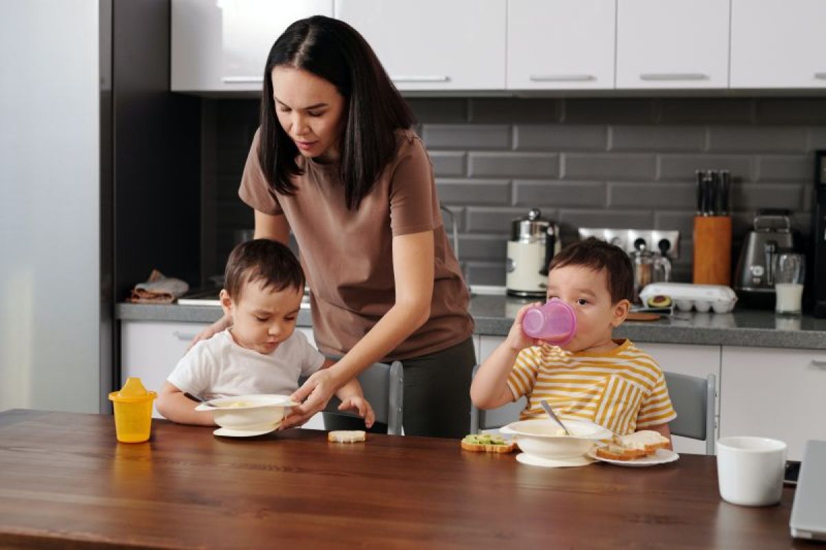 Tips jaga asupan makanan sehat untuk anak berusia satu tahun