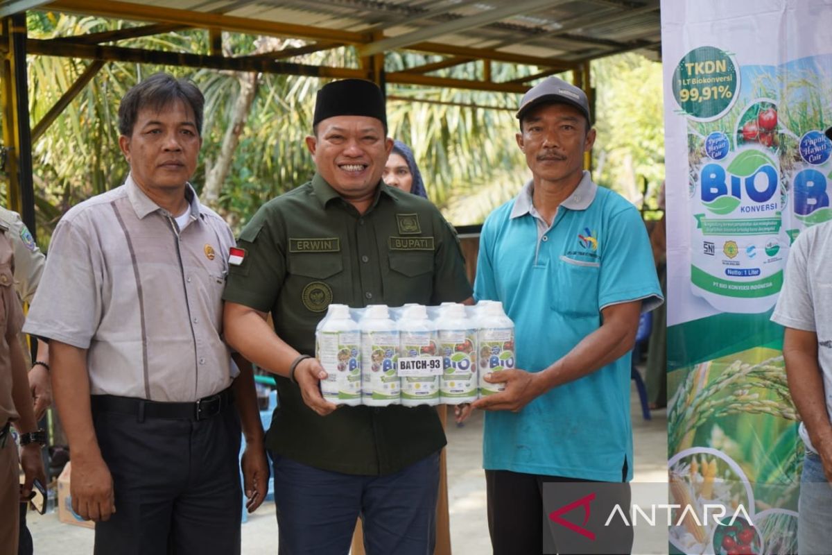 Bupati Seluma salurkan 24 ribu ton pupuk cair Kementan