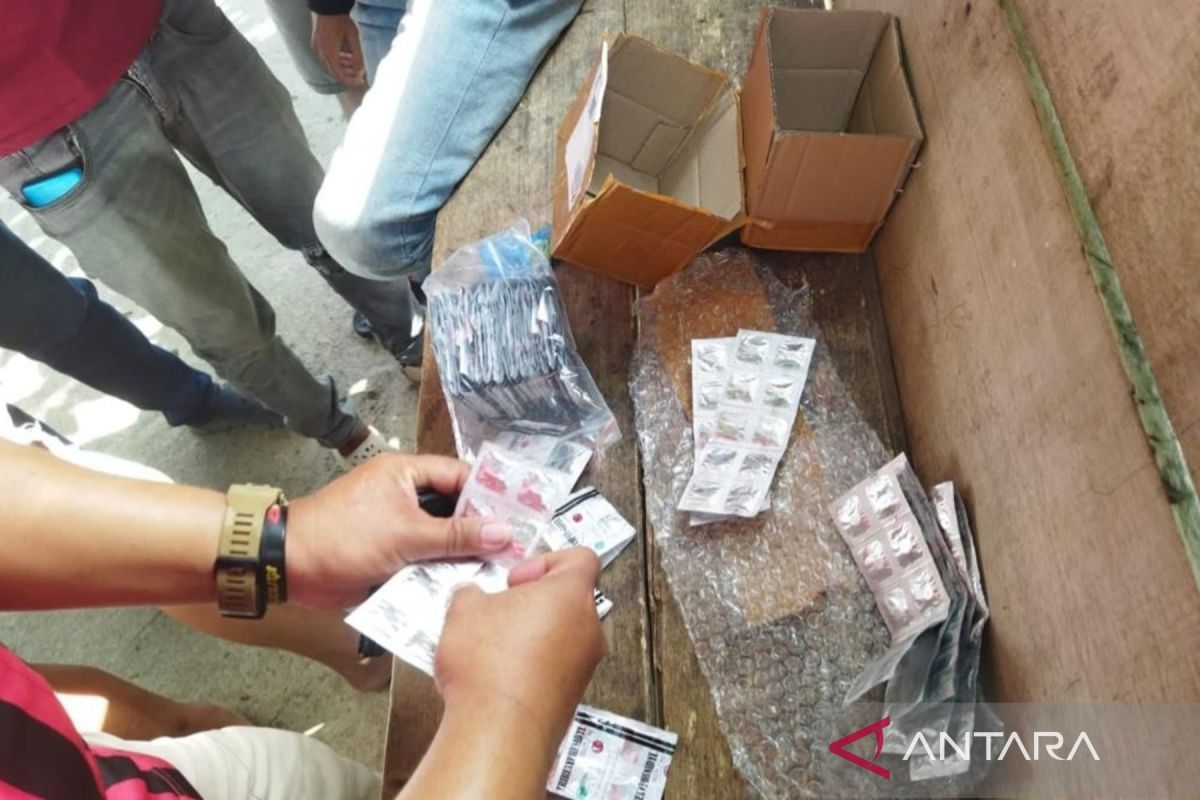 Polres Metro Tangerang sita 5.509 butir obat keras dari toko kosmetik