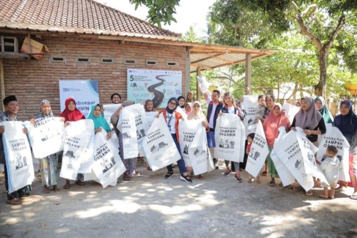 8 BUMN Kolaborasi Lakukan Pengelolaan Sampah di Mandalika Melalui Bank Sampah Putri Nyale