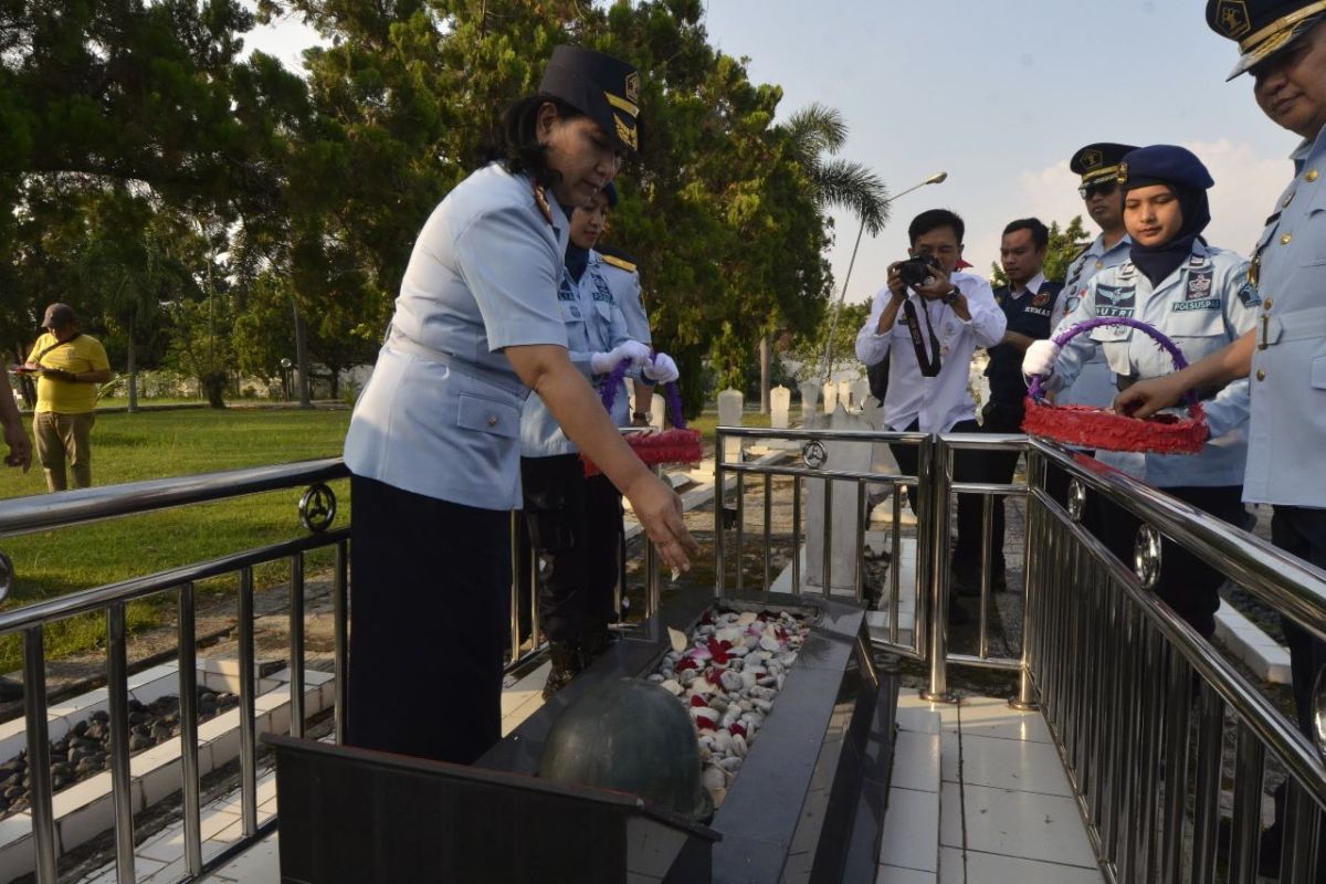 Kemenkumham Lampung ziarah dan tabur bunga di TMP Bandarlampung