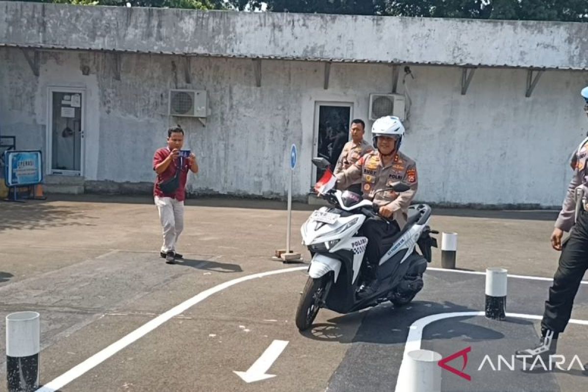Kapolda Banten jajal lintasan baru uji praktik SIM C Polres Cilegon