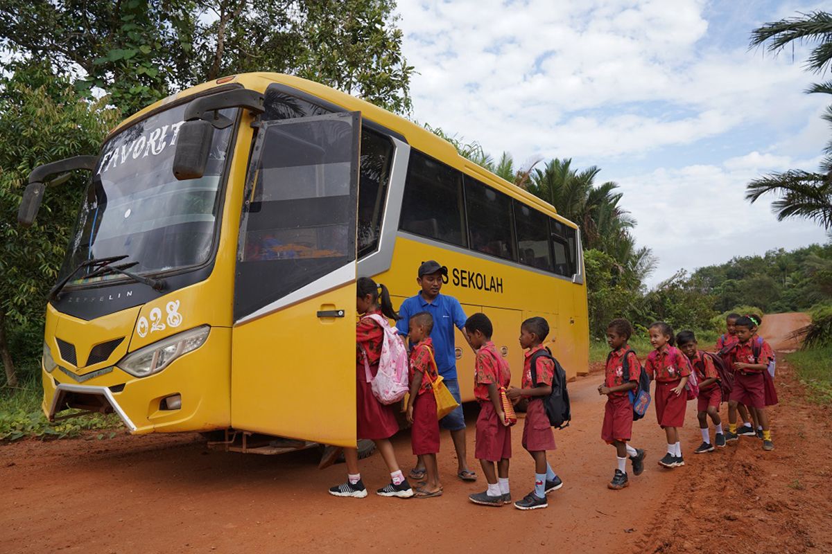TSE Group hadirkan bus permudah anak-anak Papua Selatan pergi sekolah