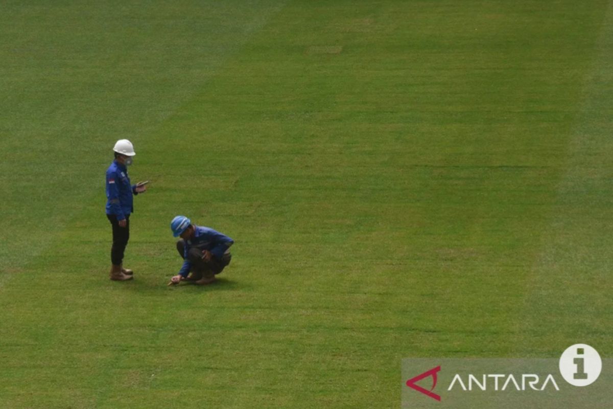 Pemprov DKI Jakarta memperbaiki rumput JIS jelang Piala Dunia U-17