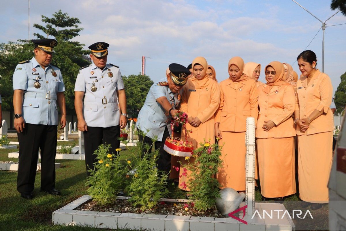 Kanwwil Kemenkumham Riau laksanakan Upacara Tabur Bunga