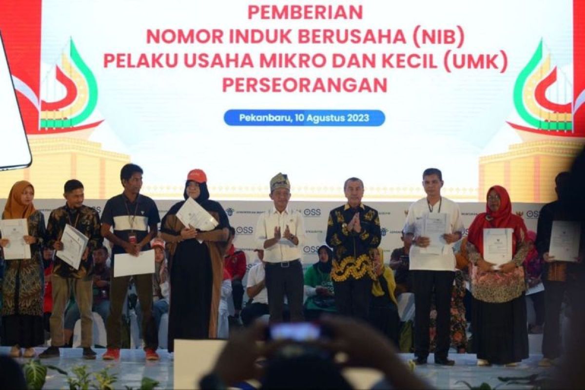 Menteri Investasi serahkan NIB kepada 650 UMK perorangan Riau
