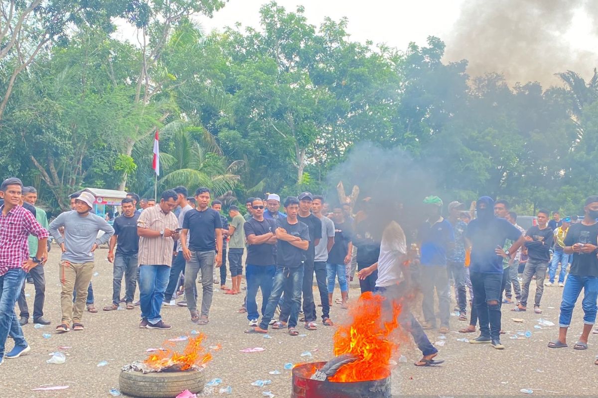 Seratusan warga Lhokseumawe demo PT PAG terkait tenaga kerja lokal