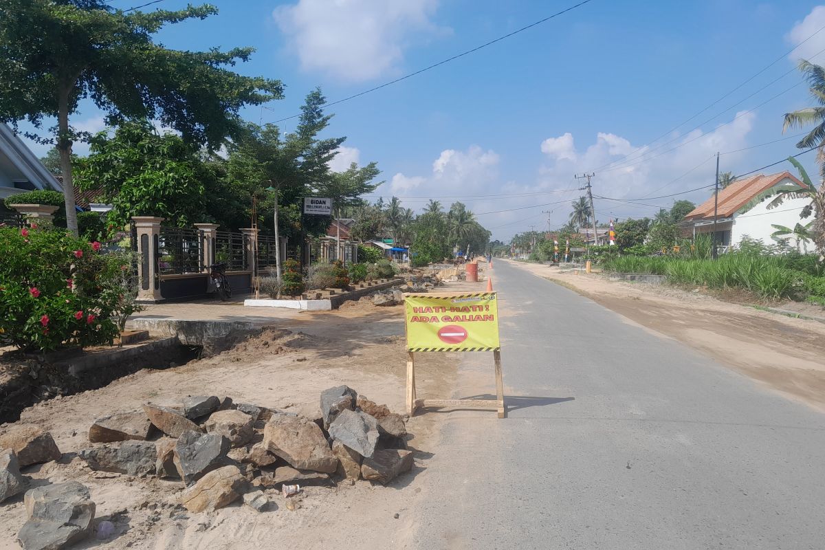 Pemerintah pusat perbaiki ruas jalan kabupaten di Kecamatan Labuhan Maringgai