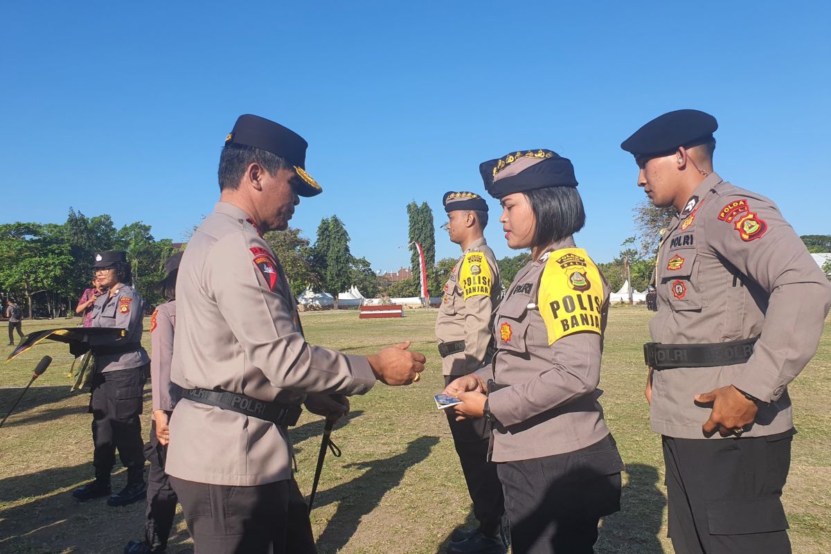 Kapolda Bali lantik 3.956 polisi banjar cegah kriminalitas di Bali