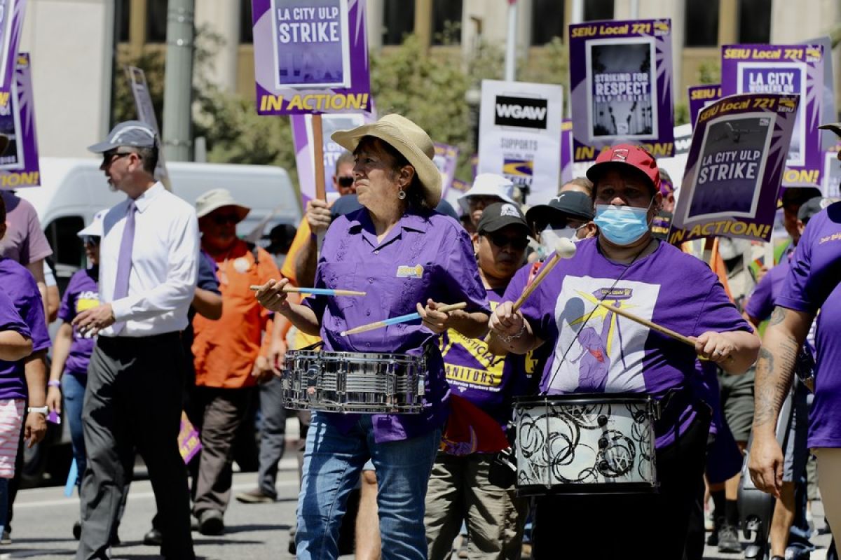 Lebih dari 11.000 pekerja kota Los Angeles gelar aksi mogok 24 jam