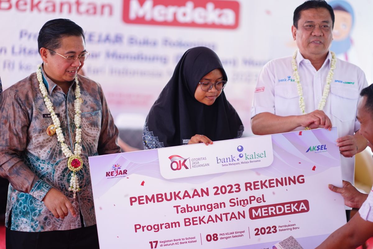 Bank Kalsel implementasikan program BEKANTAN di SMAN 2 Banjarmasin