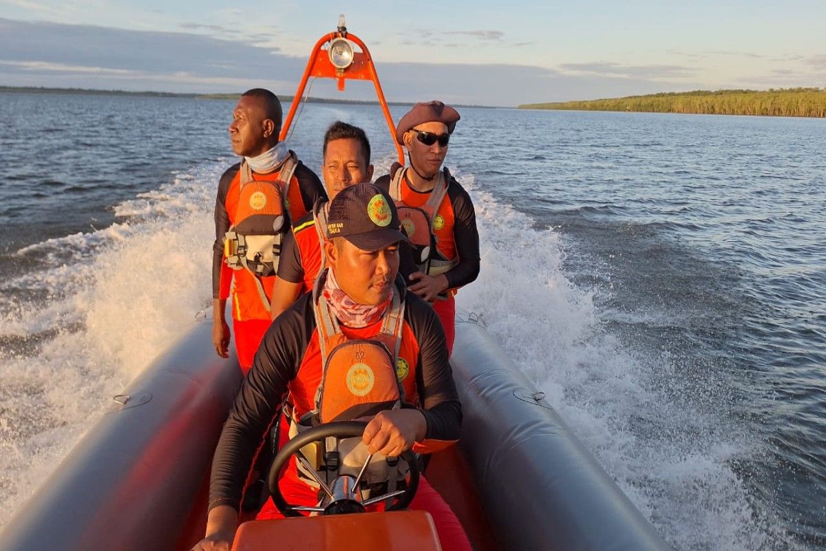 Tim SAR Timika cari penumpang perahu terbalik di Muara Atsy