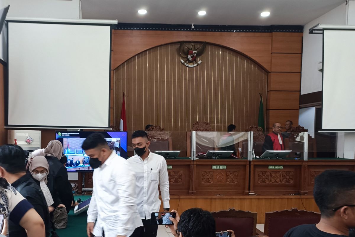 Sidang tuntutan Mario dan Shane ditunda jadi pekan depan