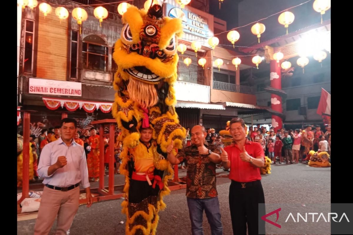 Wali Kota Molen Bersamai Masyarakat Etnis Tionghoa Pada Perayaan Hari Kelahiran Kwan Tie Tan