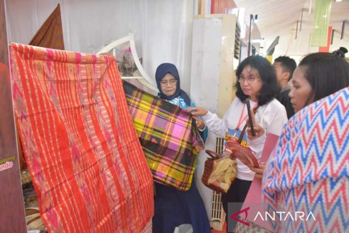 Sidrap tampilkan keunggulan tenun "Lipa Sabbe" di pameran Expo Dekranasda Sulsel