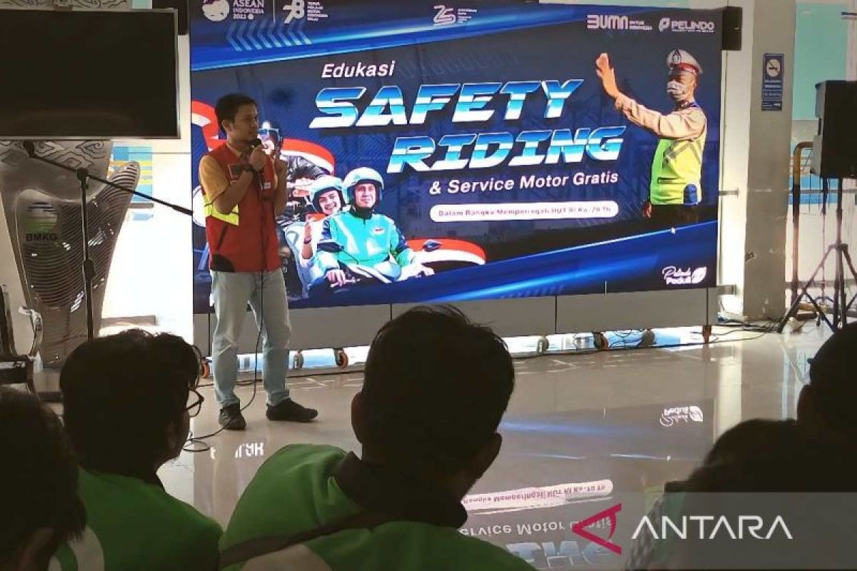 PT Pelindo mengedukasi 78 tukang ojek tentang keselamatan berkendara