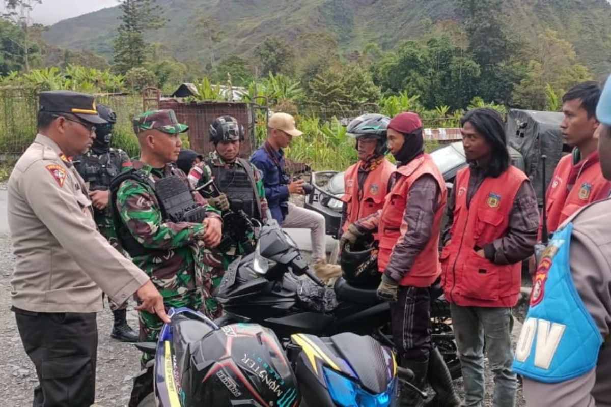 TNI/Polri gelar razia gabungan di Kabupaten Puncak Jaya jelang HUT RI