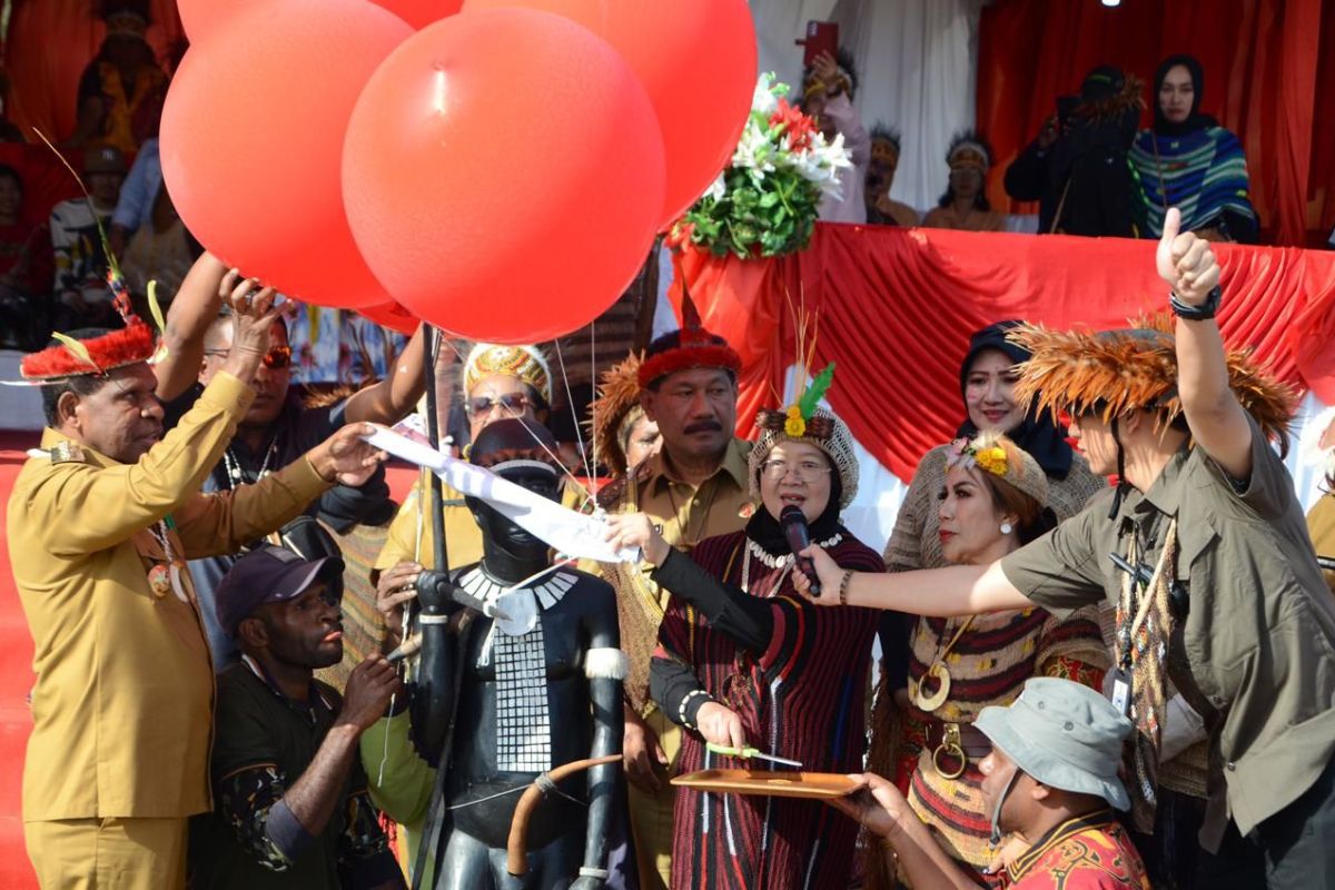 Pemerintah Jayawijaya ajak turis asing promosi budaya Baliem