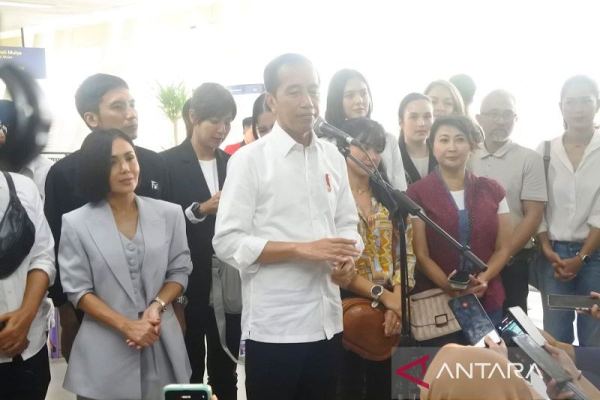 Jokowi sebut LRT Jabodebek diresmikan 26 Agustus 2023