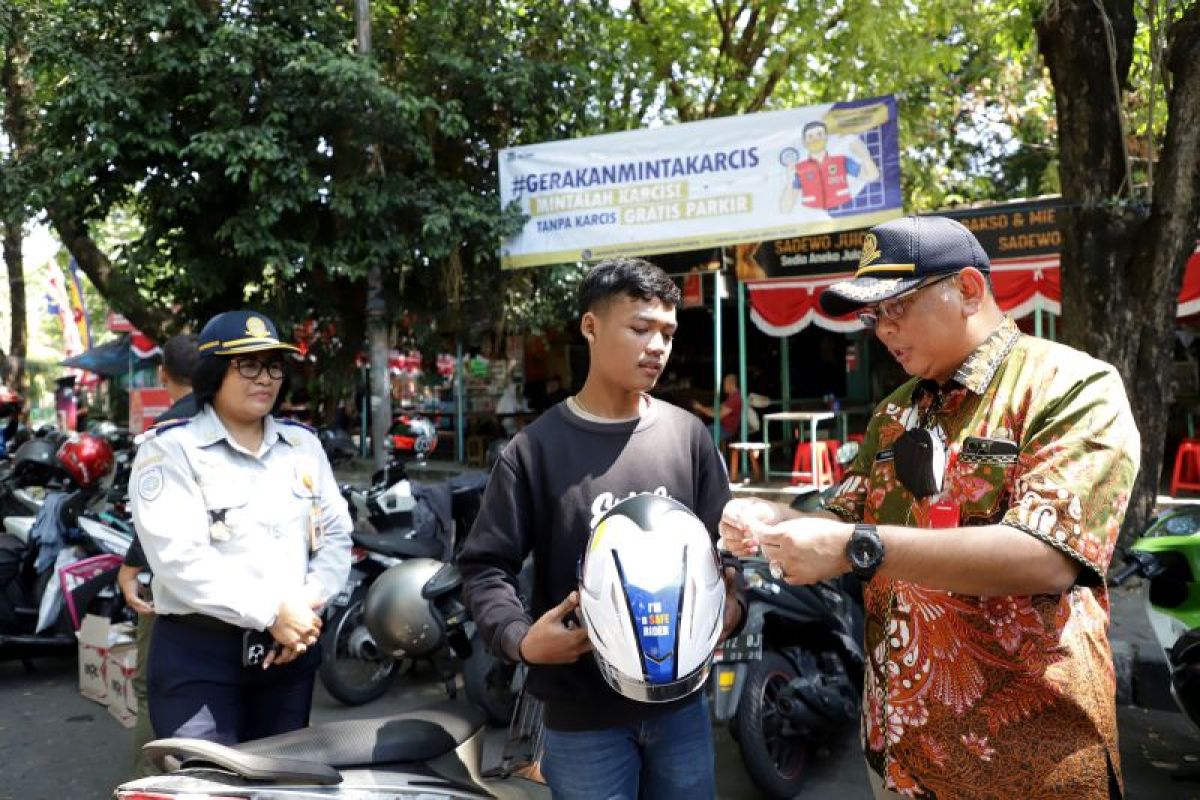 "Gerakan Minta Karcis Parkir" terus digencakan di Kota Surabaya