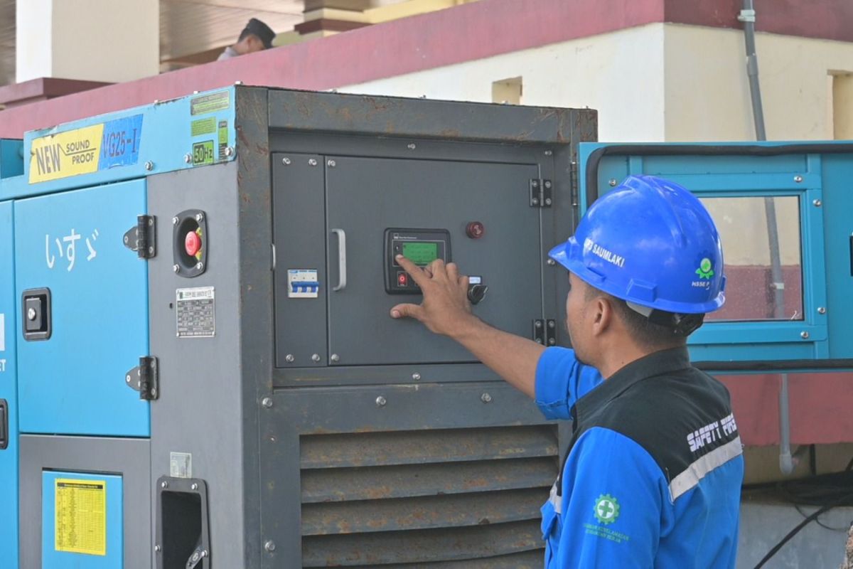 PLN hadirkan listrik dukung kegiatan di dua kabupaten di Maluku