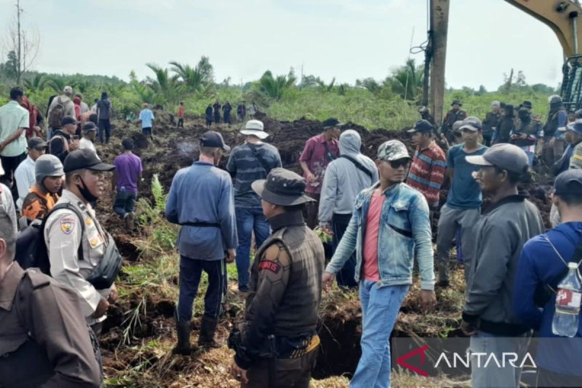 Mengaku tanahnya diserobot, masyarakat Tanjungkedabu protes keras ke PT SRL