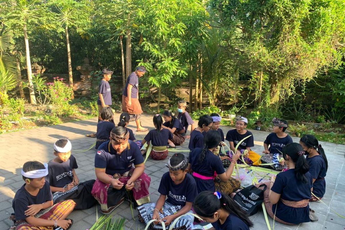 Siswa SMP di Denpasar digembleng adat dan budaya Bali lewat pasraman