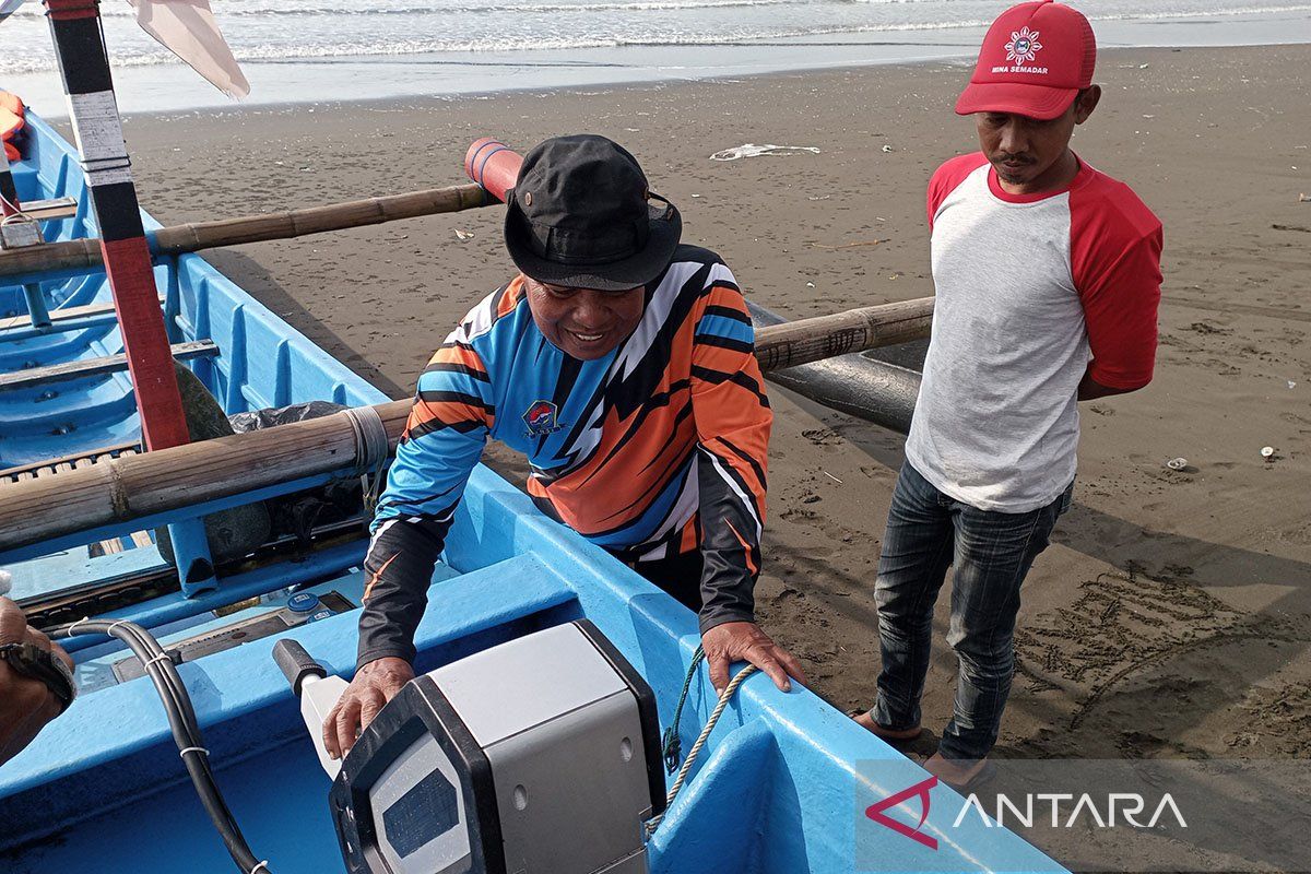 Nelayan Cilacap sambut baik kapal bermotor listrik berbasis baterai