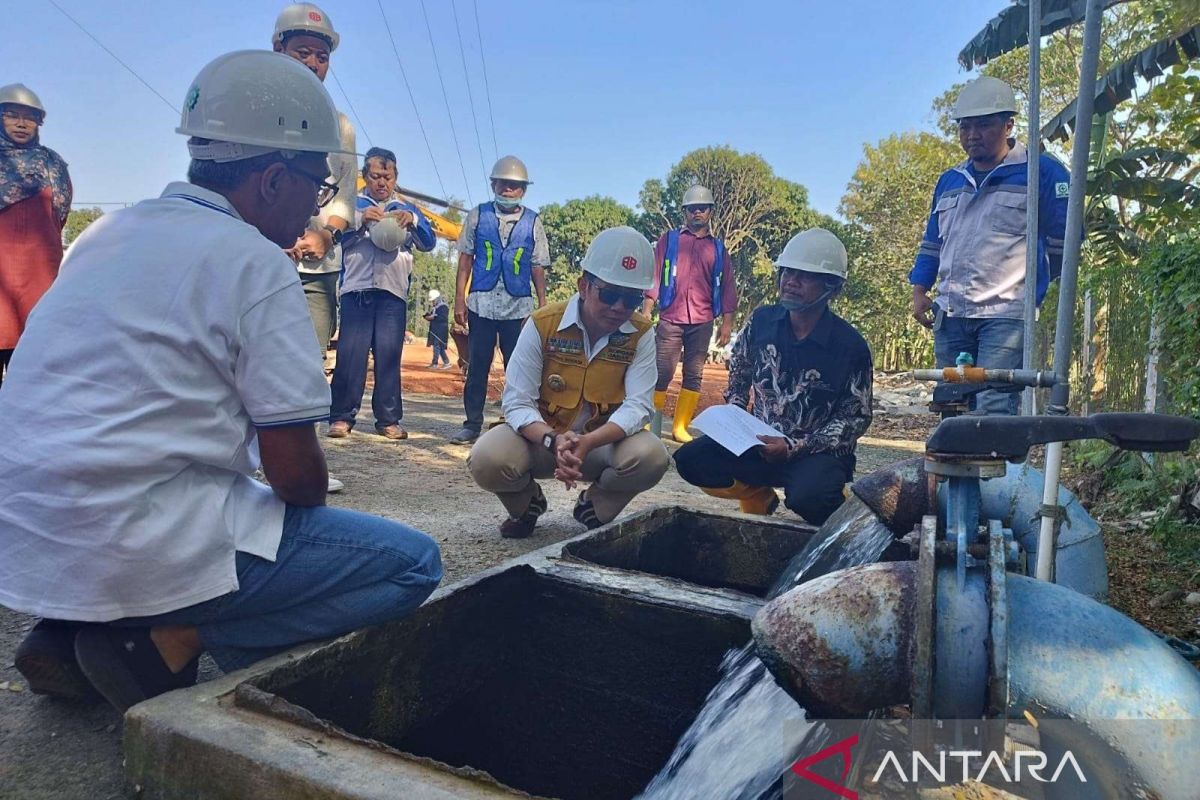 Bupati Bekasi tinjau pembangunan instalasi olah air Cabangbungin