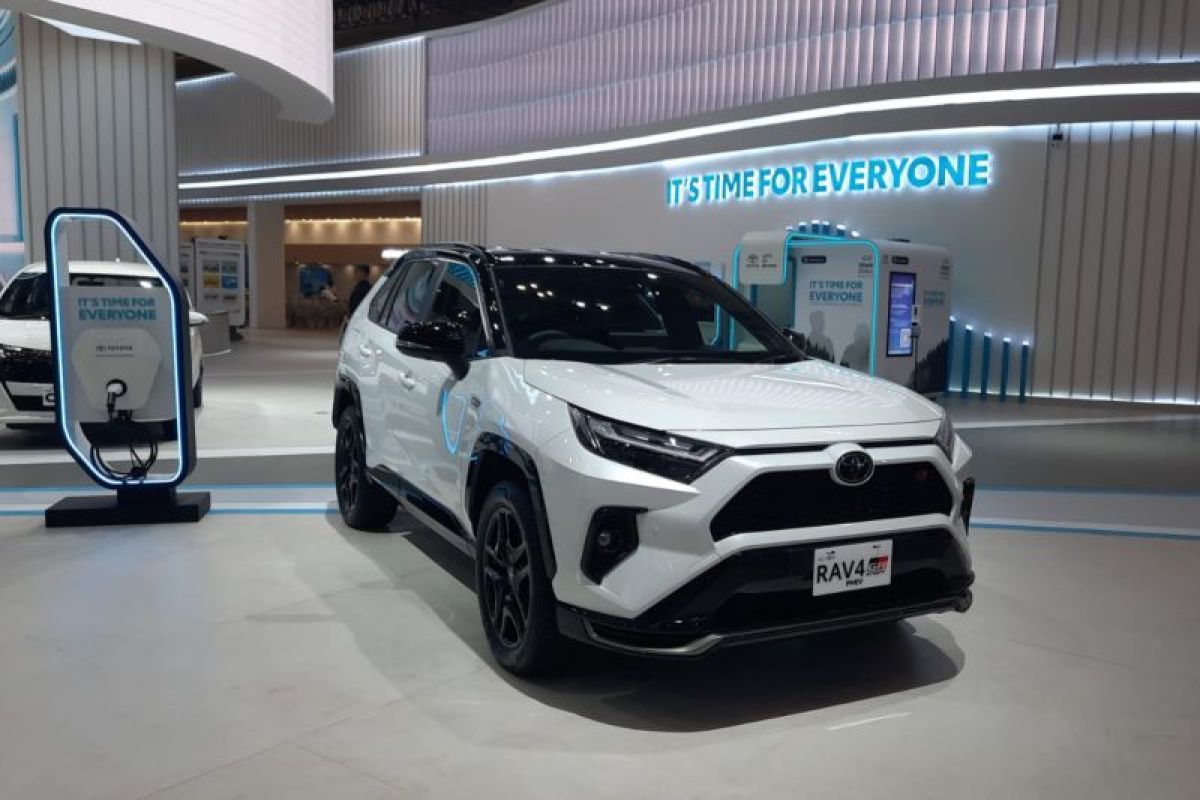 All New RAV4 GR Sport PHEV dipasarkan, harganya Rp1,15 miliar