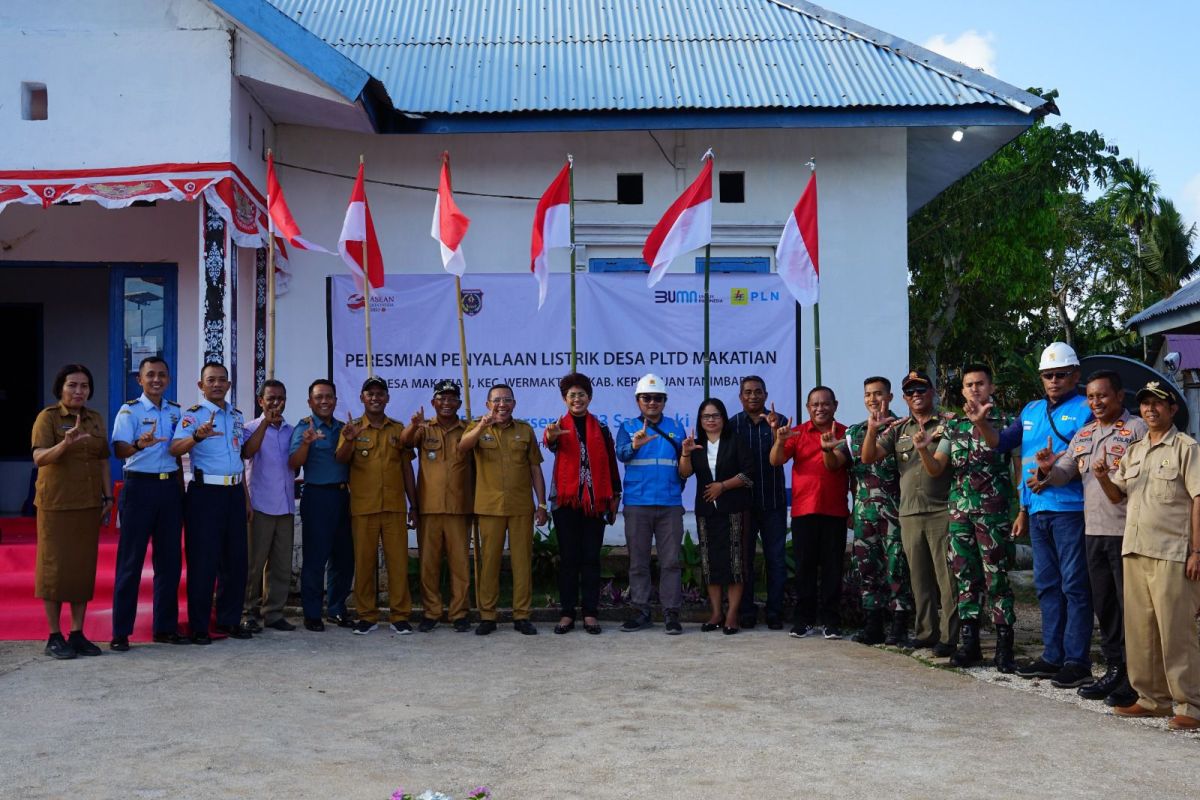 PLN beri kado kemerdekaan Desa Makatian Maluku lewat kehadiran PLTD