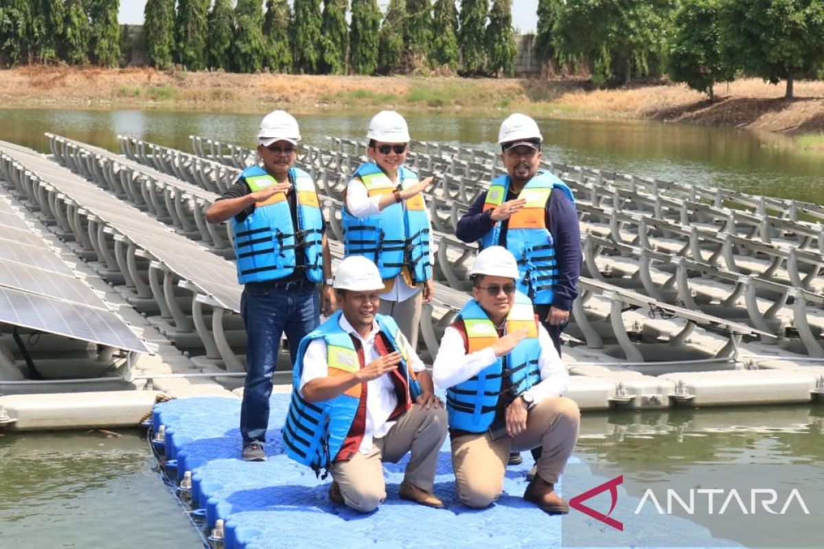 Bekasi resmikan PLTS kembangkan energi terbarukan